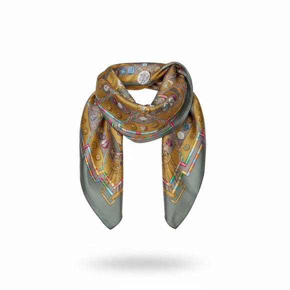 Hermès "Petit Main" (or "Couvée d'Hermès") silk scarf in Olive Multicolor - Picture 3 of 9